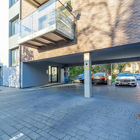 Oak Park Apartment